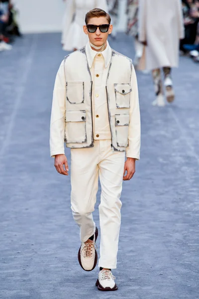 Look 47